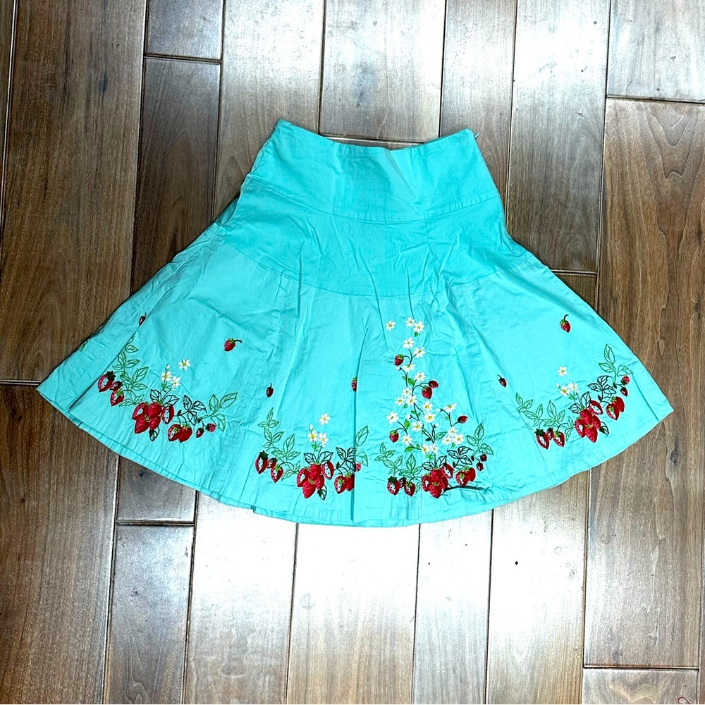 Vintage Anthropologie elevenses size 6 circle skirt, with strawberries 2003